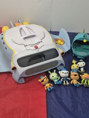 OCTONAUTS Above and Beyond Octoray Transforming Playset Gup-A Sub Plus 7 Figures